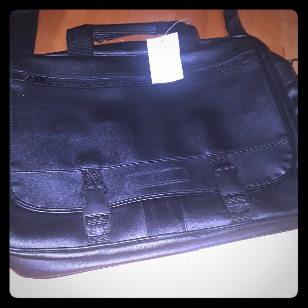 Attache NWT